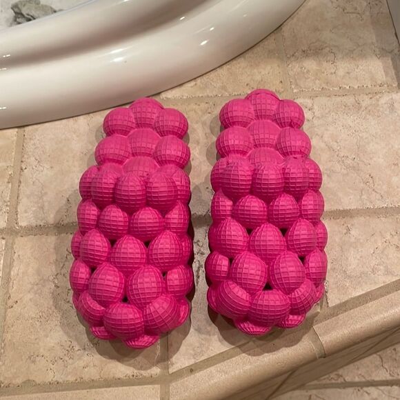 Hot Pink woman’s bubble slippers - Picture 2 of 6